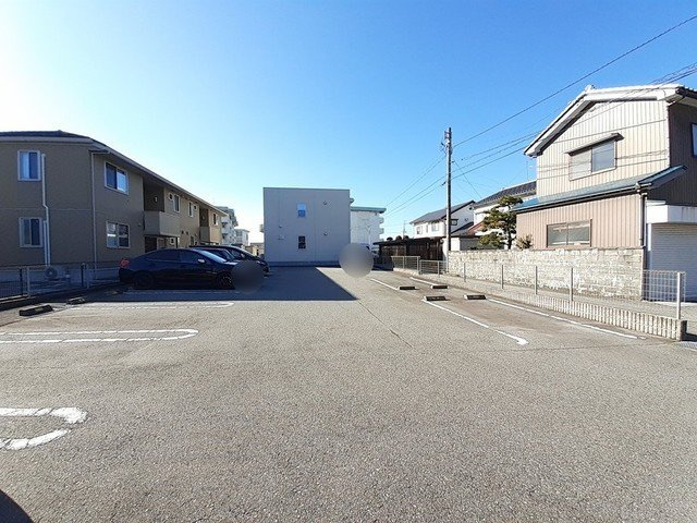 グランＭＩＫＩ手屋の駐車場|駐車場があるので、車を買う予定の方も安心です