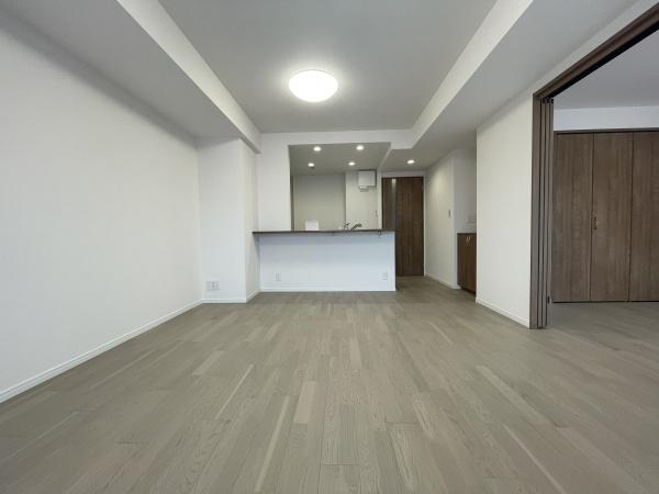 【居間・リビング】 | ガーデンハイツ藤が丘 | みんなが集うLDKはあたたかい日差しが入り込み、自然と楽しい会話が弾む幸せな空間に♪
