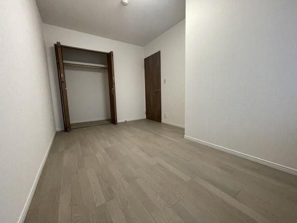 【洋室】 | ガーデンハイツ藤が丘 | 居室に収納スペースあります