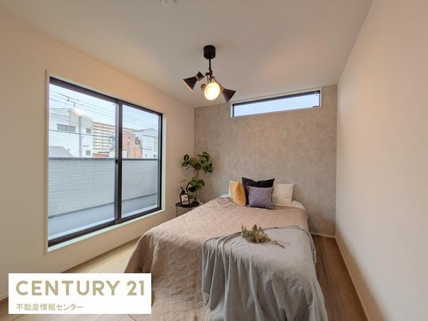 【寝室】 | 八幡屋２丁目　新築戸建 | 南東向きバルコニーに面した寝室です！