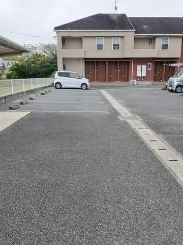 グレイスミヤビＢの駐車場