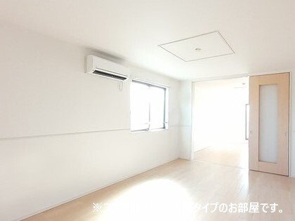 モンテリザイア紀和の居間・リビング