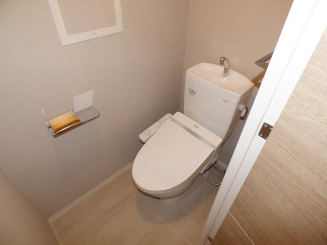 大阪市西区阿波座１丁目の賃貸マンションのトイレ