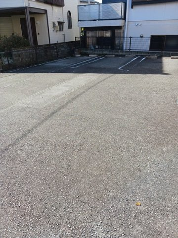 フィデール　フォルシュの駐車場