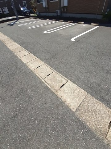 クレールⅠの駐車場