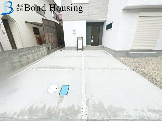 オール電化住宅　大久保町八木　新築限定1棟の駐車場