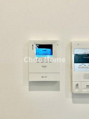 【セキュリティ】 | 浅草田原町マンション | 【モニターホン】誰が来たかすぐにわかるカラーモニター付きインターホン。通話ボタンを押すまでは室内の音は漏れていませんので相手を確かめてから応対できます。
