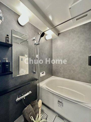 【浴室】 | 浅草田原町マンション | 【バスルーム】暖房換気乾燥機付きシステムバスルーム。暖房・冷風・換気・乾燥など、毎日を快適に過ごせるうれしい機能が揃っています。雨の日の洗濯物も安心です。