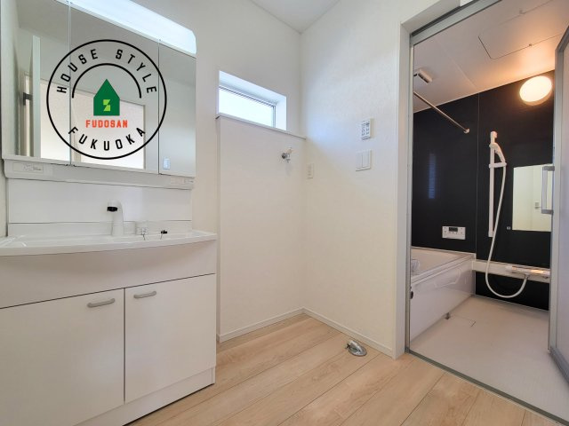 春日市紅葉ケ丘西2丁目第7-2棟（1号棟）の内観：施工例|脱衣所、洗面所は小さなプライベートスペース。歯磨き、洗顔と毎日施す個人空間。