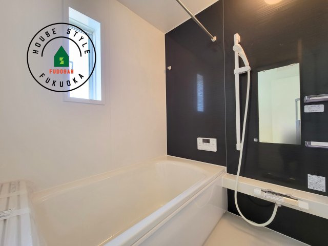 春日市紅葉ケ丘西2丁目第7-2棟（1号棟）の内観：施工例|浴室は一日の疲れを癒す場所だから、家族みんながゆったりできる快適設計。追い炊き機能付きオートバス。安定した温度で、いつでも快適に入浴できます。