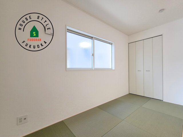 春日市紅葉ケ丘西2丁目第7-2棟（1号棟）の内観：施工例|和室を上手に活用すると暮らし方の幅が広がります。例えば普段は開け放して、子供の小さいうちはお昼寝や遊びのスペースに。畳はソフトなので転んでもケガをしにくく安心です