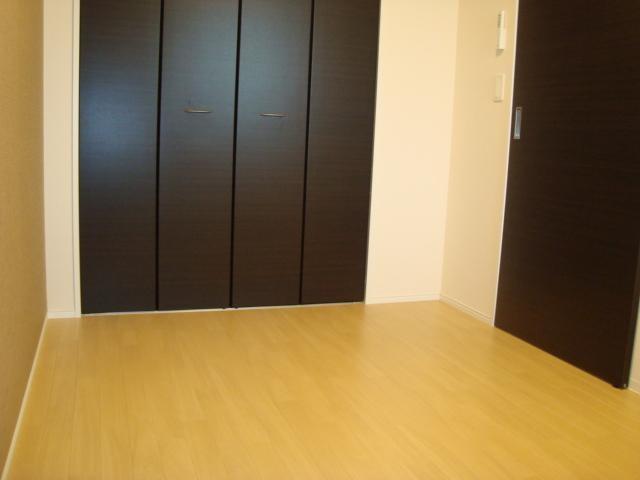 カーサブリランテ櫛原の寝室|クローゼット付の寝室です☆