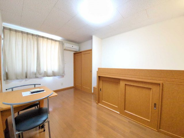 レオパレスＭＡＴＳＵＤＡの居間・リビング