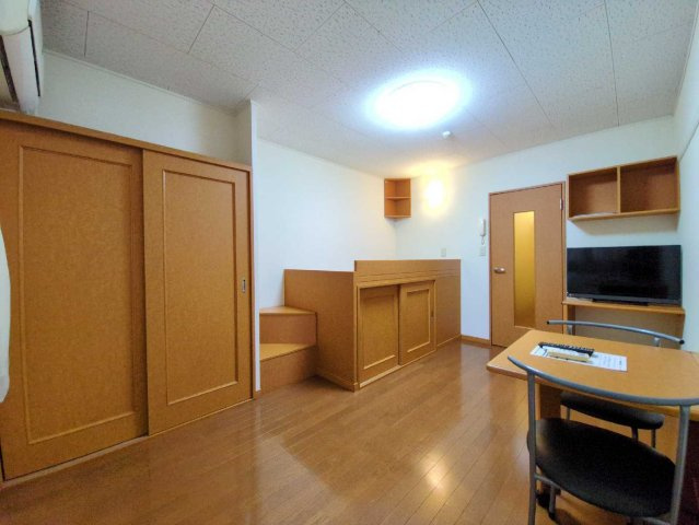 レオパレスＭＡＴＳＵＤＡの居間・リビング