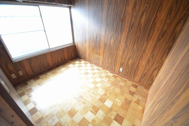 白浜町神田貸戸建の洋室