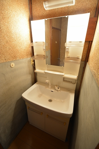白浜町神田貸戸建の独立洗面台