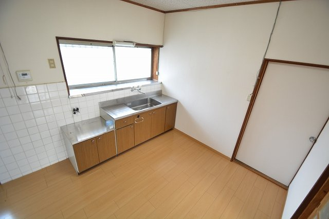 白浜町神田貸戸建のキッチン