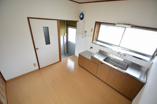 白浜町神田貸戸建のキッチン