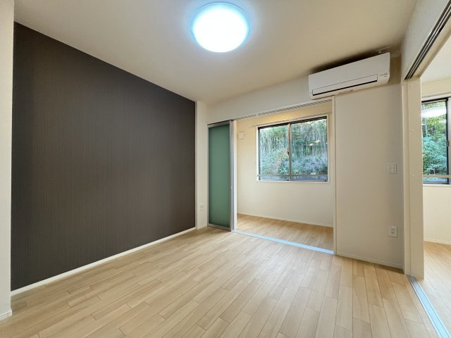 ベントルナータの居間・リビング|床材・アクセントクロスが異なります（イメージ）