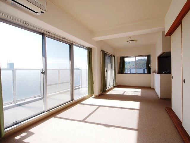 グレーシィ姫路白浜の宮の居間・リビング