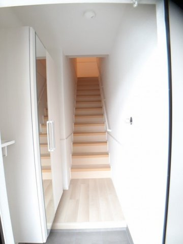 【玄関】 | 収納もある玄関です