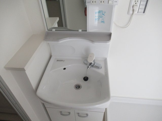 新長田駅前１ＬＤＫの洗面所|脱衣スペースもあります