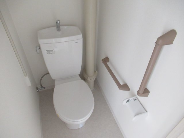 新長田駅前１ＬＤＫのトイレ|落ち着いた色調のトイレです