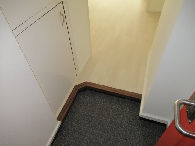 新長田駅前１ＬＤＫの玄関|玄関にはシューズボックスがあります