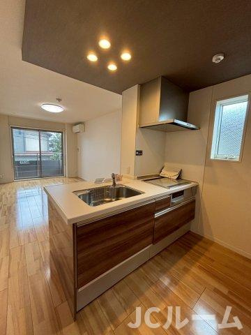 柏崎市松美１丁目のアパートのキッチン