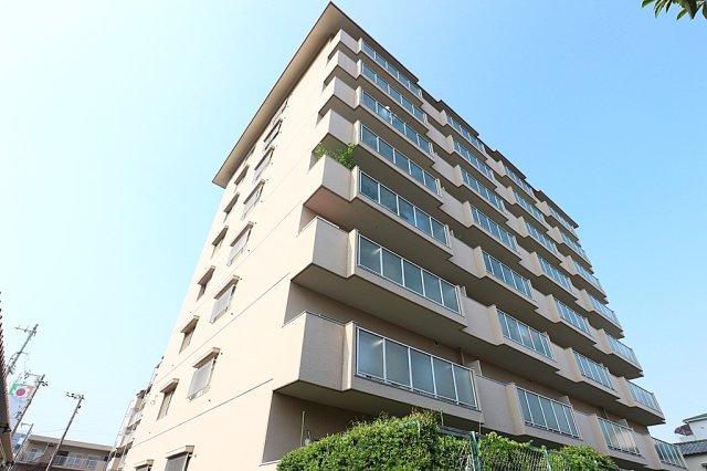 南宝塚ビューハイツ南4棟の外観|阪急「小林」駅徒歩5分の好立地◎2025年6月室内リフォーム済の3LDK中古マンションです。皆様からのご連絡を心よりお待ちしております。