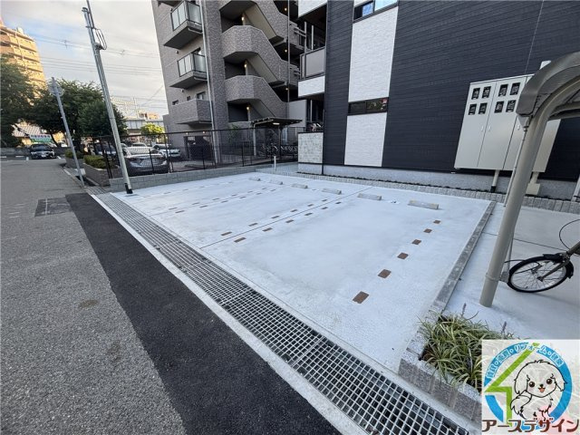 ヴィヴァレス松ノ内の駐車場