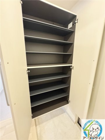 ヴィヴァレス松ノ内の玄関