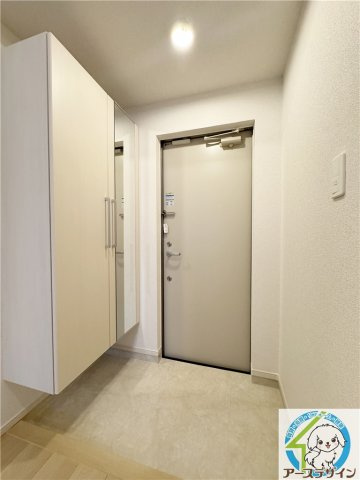 ヴィヴァレス松ノ内の玄関