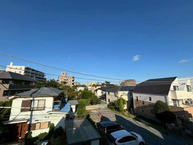 世田谷区千歳台5丁目　中古戸建の展望|大きな空に包まれて、太陽の光をたっぷりと浴びながら過ごす毎日は、自然と家族の笑顔で溢れます。

ご内見希望・資料請求などお気軽にお問い合わせ下さい！
03-5990-5201