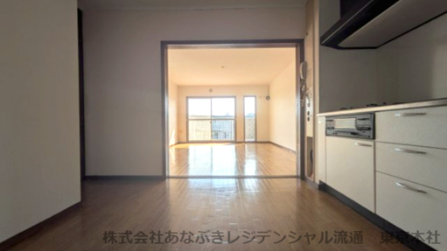 飯能マンションB棟の居間・リビング
