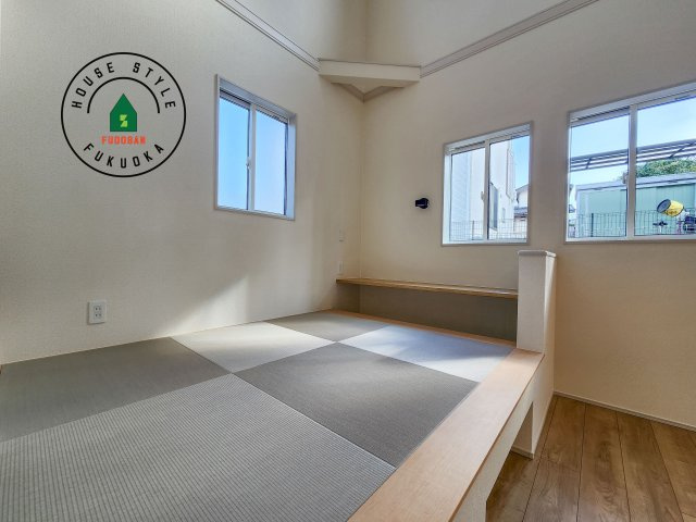 大野城市つつじヶ丘3丁目第1-2棟（2号棟）の和室|和室を上手に活用すると暮らし方の幅が広がります。例えば普段は開け放して、子供の小さいうちはお昼寝や遊びのスペースに。畳はソフトなので転んでもケガをしにくく安心です