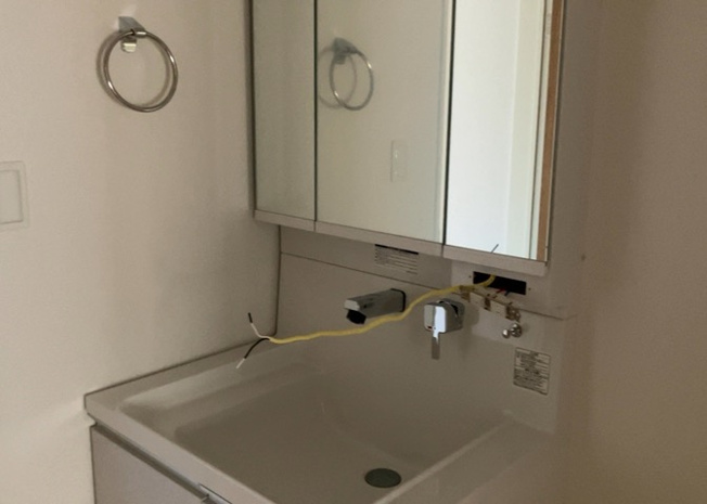 【独立洗面台】 | 洗面化粧台では顔を洗ったり、身だしなみを整えることが本来の使い方ですが、用途によっては洗面化粧台に求められる機能が違ってくるため、ご自身や家族のライフスタイルに合ったものを選ぶことをおすすめ致します。