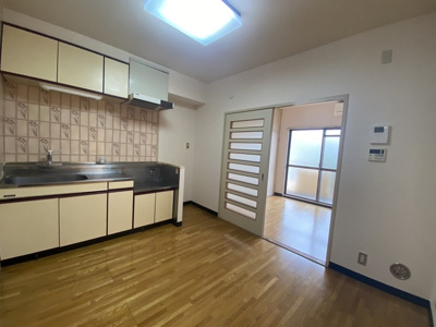 【居間・リビング】 | ビラ・フラワーヒル