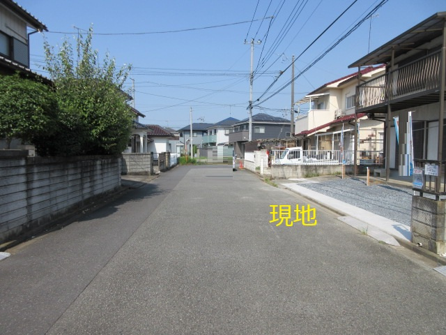 中古戸建　熊谷市日向1355-14（リフォーム住宅）の前面道路含む現地写真