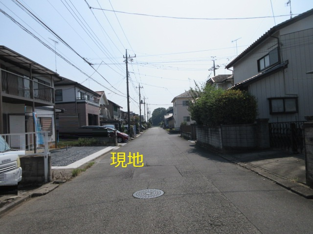 中古戸建　熊谷市日向1355-14（リフォーム住宅）の前面道路含む現地写真