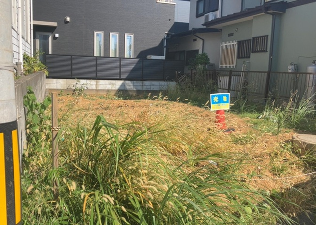 【外観】 | 土地購入を検討されている場合、境界杭がない状態で購入してしまうと境界確定測量をする必要があり、費用がかかります。購入の前に、売主、隣土地所有者立ち合いのもと境界を確定し境界杭を設置するのがベストです。