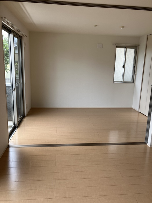 コモド伊勢崎Ⅱの洋室|南洋室