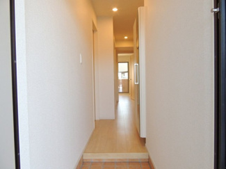 【玄関】 | マーベラス　Ｂ | 落ち着いた玄関です