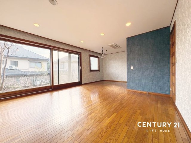 【居間・リビング】 | 東急田園都市線「たまプラーザ」中古戸建 | ゆったりとした居間です