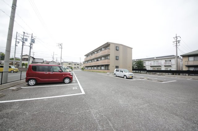 コスモなかねの駐車場