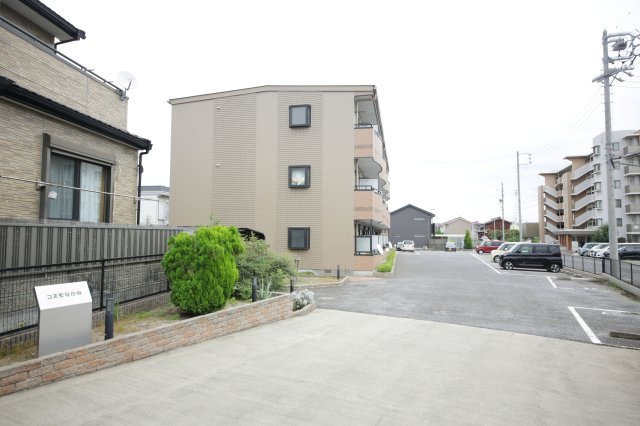 コスモなかねの駐車場