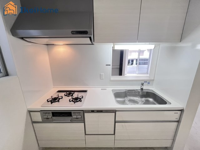 明石市大久保町大窪　中古戸建のキッチン|●年中無休：当日予約可●小窓ございますので通気・換気良好です。清潔な空間を保っていただけます。		