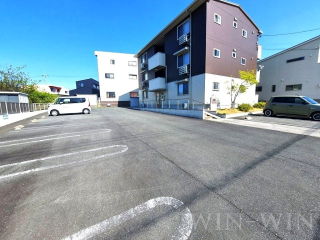 ノワール北島の駐車場