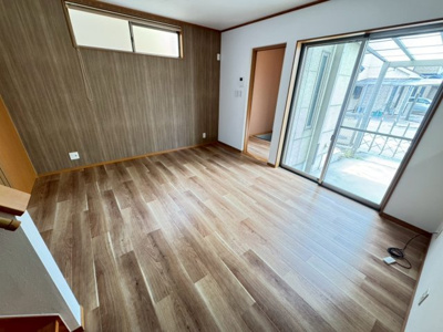 【居間・リビング】 | 南余部　中古一戸建