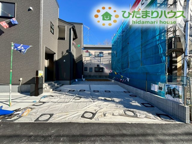 鴻巣市袋第2　新築一戸建て　リーブルガーデン　01の駐車場|3台分のカースペースがあるので、急な来客時にも安心です！
